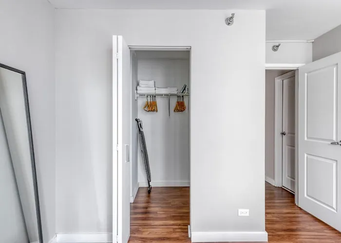 Streeterville 1br W Pool Deck Nr Park Chi-585 Chicago